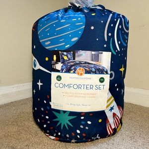 Huntington Home FULL Comforter Set